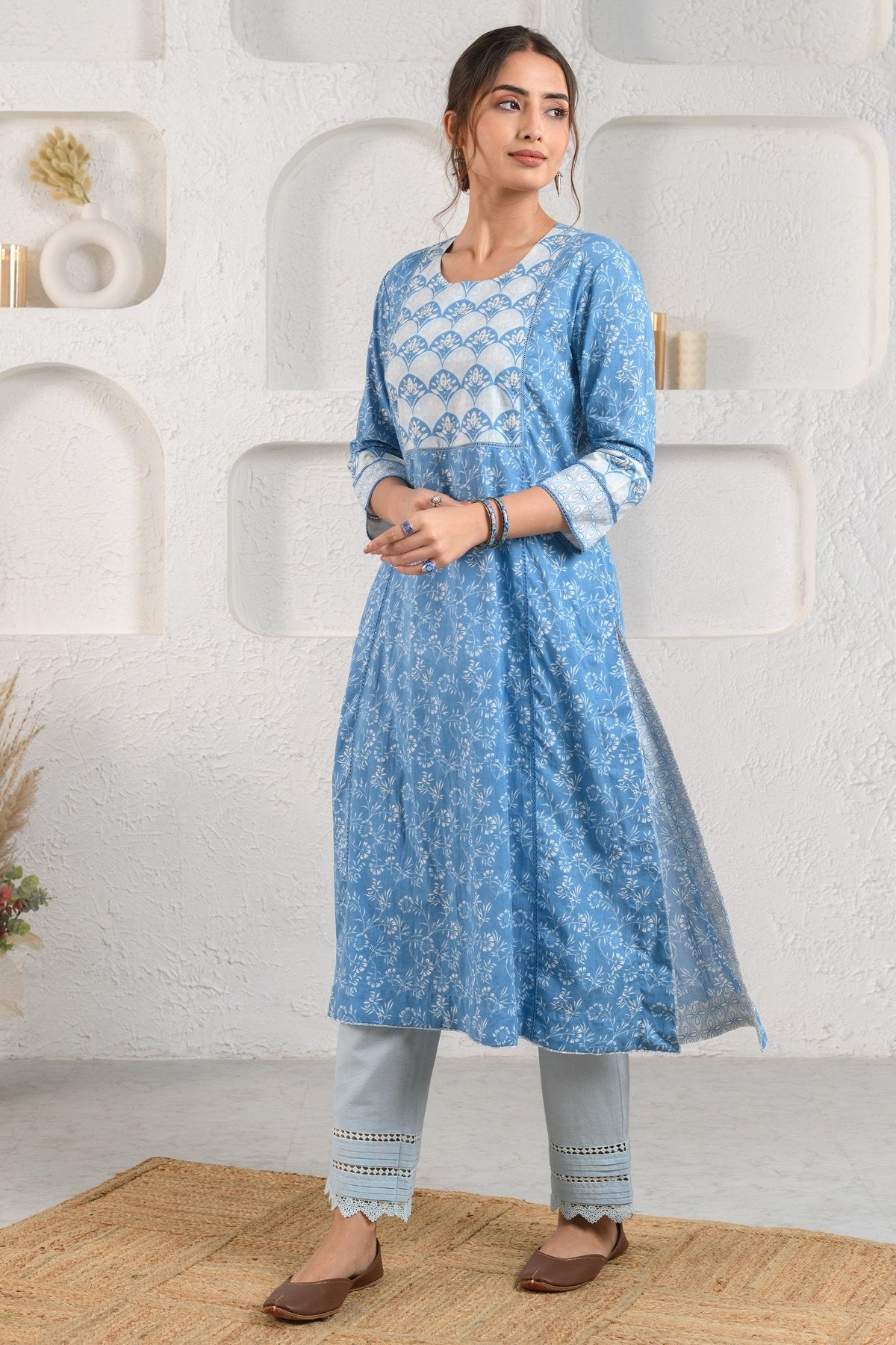 Blue Scallop Flower Kurta