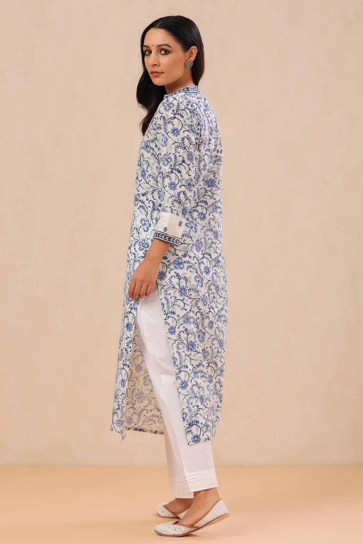 Blue Embroidery Jaal Kurta